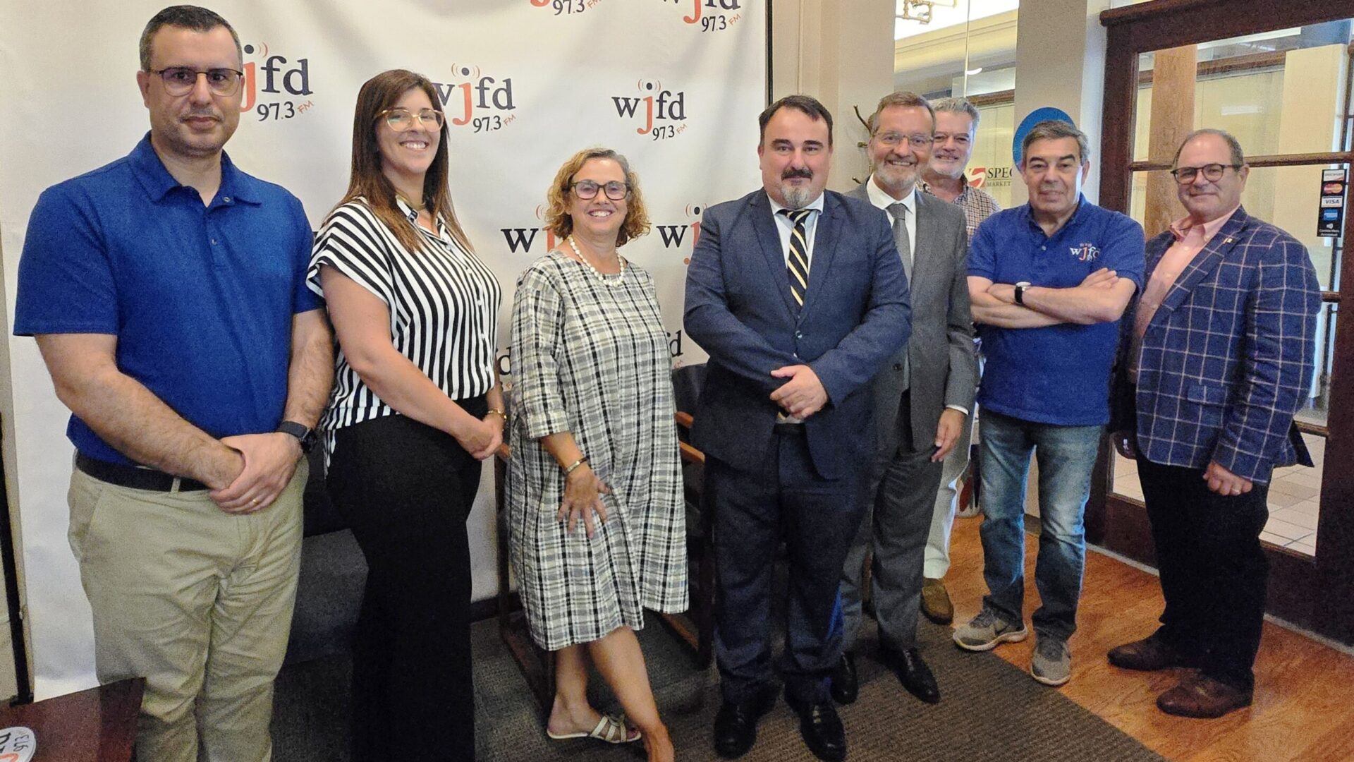 O Governo dos Açores deve estar muito proximo das Comunidades