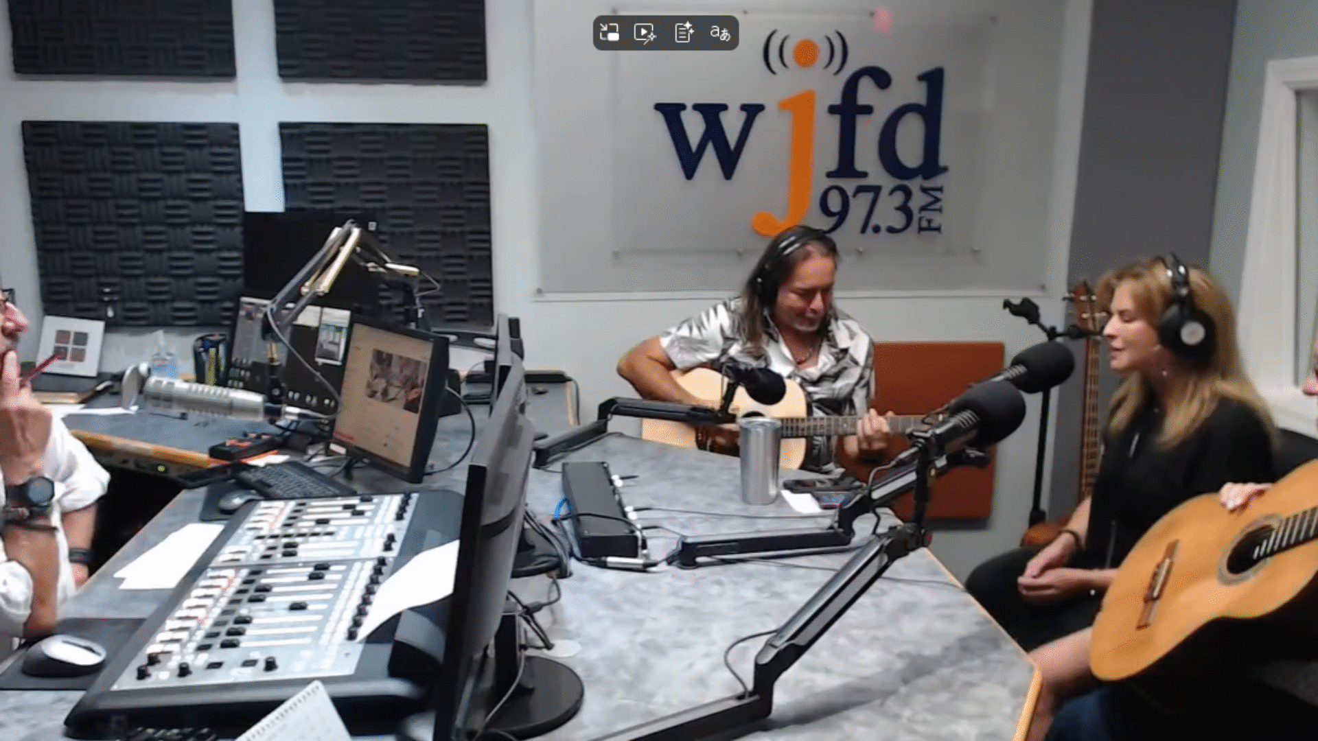 Sonia Bettencourt na 97.3 FM – WJFD