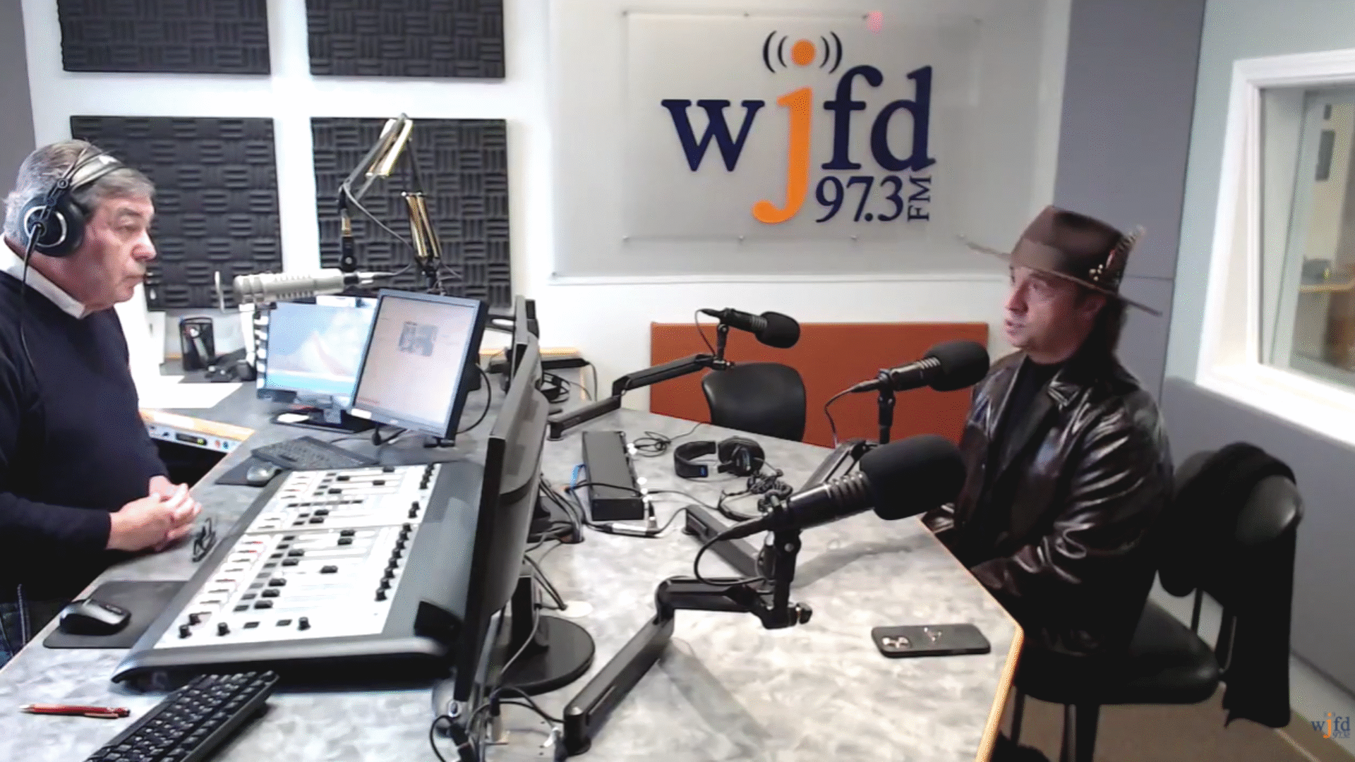 Zé Amaro na WJFD-FM (Video)