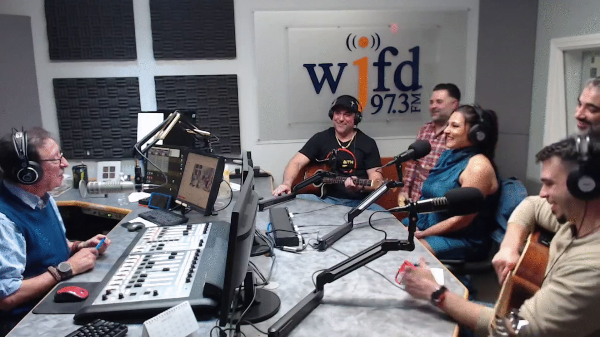Band Faith na 97.3 FM – WJFD (Unplugged)
